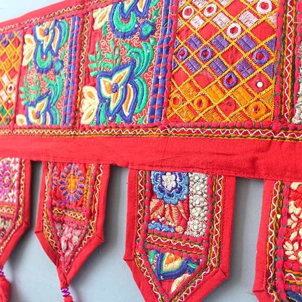 Toran décoration indienne pour porte Patchwork rouge
