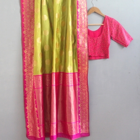 Saree indien complet satiné vert et rose