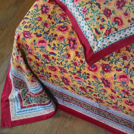 Drap de lit indien avec taies d'oreiller bordeaux et ocre