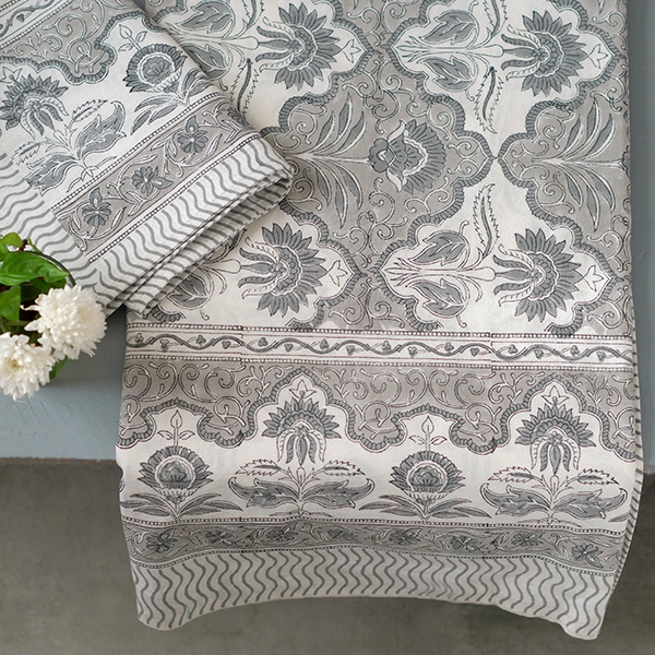 Drap de lit indien avec taies d'oreiller gris et blanc