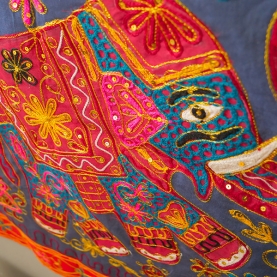 Tissu mural indien brodé en coton
