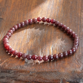 Bracelet with garnet stones