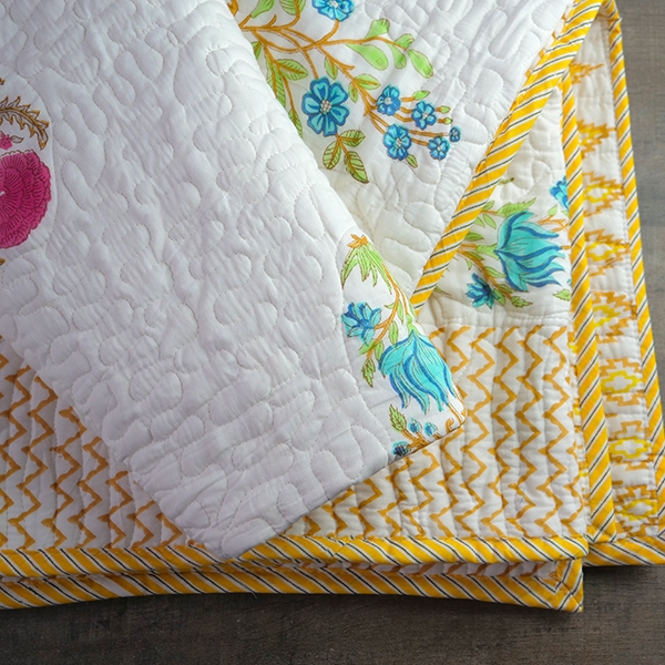 Couette indienne en coton Rajai jaune et blanc