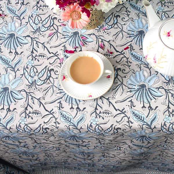 Nappe en PVC tissé gaufré Butterflies 140 cm au mètre