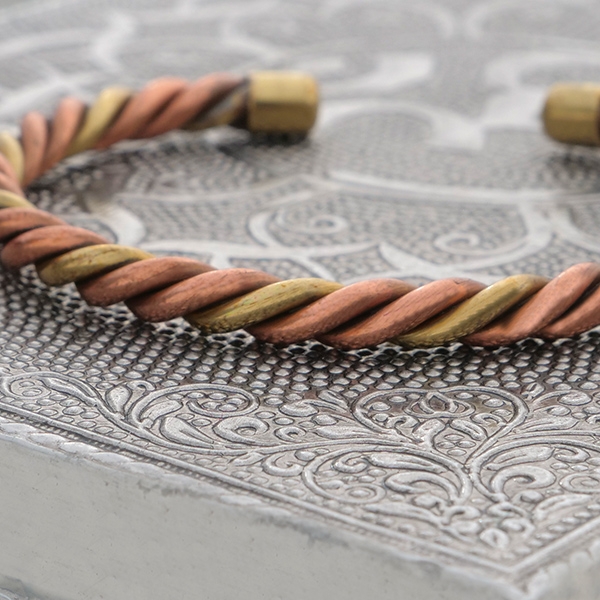 Plat à Pain Indien En Cuivre - Artisanal - Diamètre 23 Cm - Marque Les Trésors De L'Inde