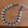Collier indien ethnique floral à perles noires