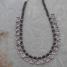 Collier indien ethnique floral à perles noires
