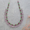 Collier indien ethnique floral à perles vertes et rouges