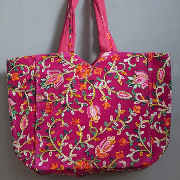 Sac à main indien brodé Matka fleuri rose