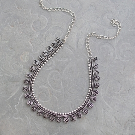 Collier indien plastron ethnique avec fleurs