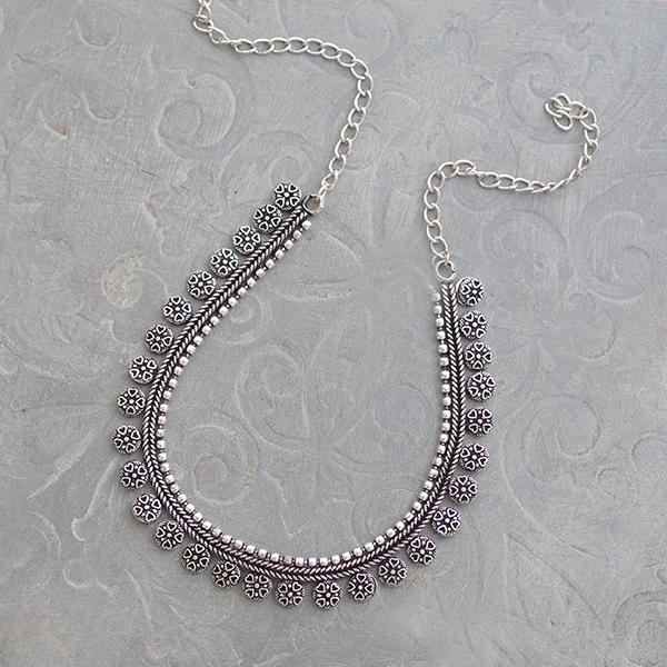 Collier indien plastron ethnique avec fleurs