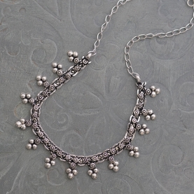 Collier indien plastron ethnique à fleurs