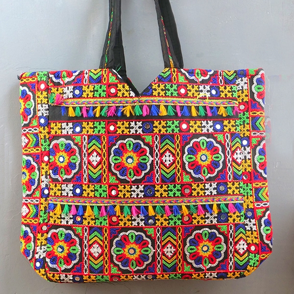 Sac à main indien brodé Matka noir et coloré