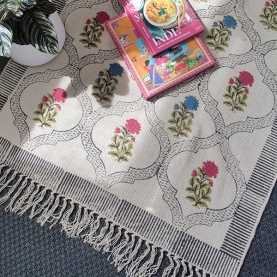Tapis indien artisanal en coton imprimé bleu et rose