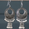 Boucles d'oreilles indiennes Jhumki sur anneaux Blanches