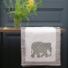 Chemin de table indien artisanal en coton gris et vert
