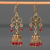 Boucles d'oreilles indiennes Jhumki dorées et bordeaux