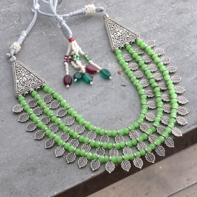 Collier indien plastron ethnique en verre vert