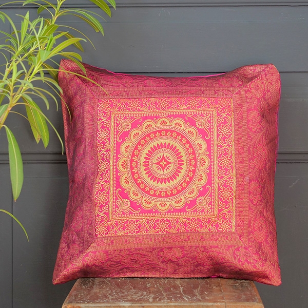 Housse de coussin indienne Benarasi rose L40