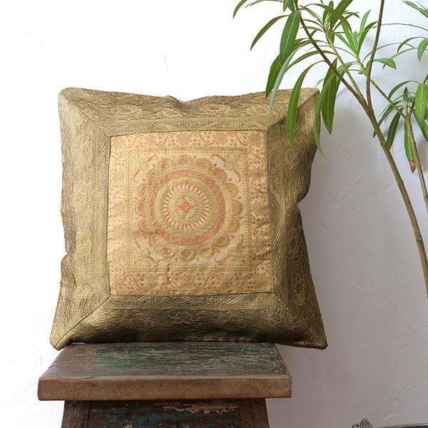 Housse de coussin indienne Benarasi beige L40