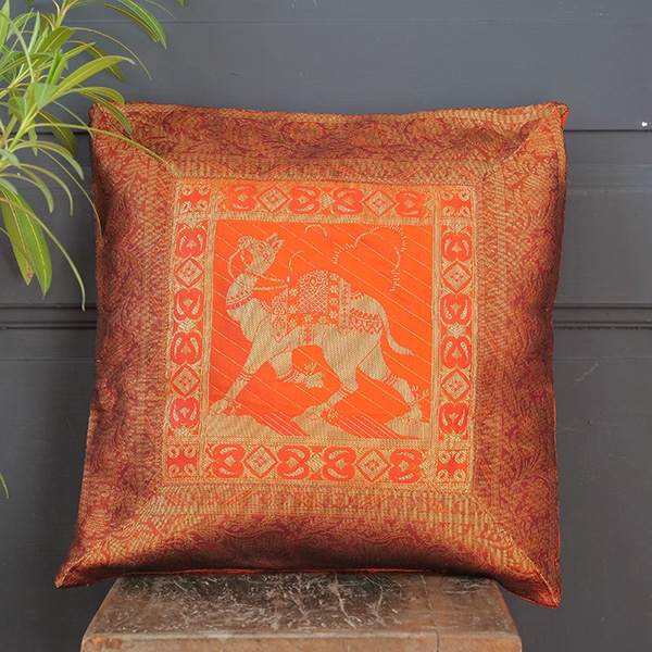 Housse de coussin indienne Benarasi Chameau L40