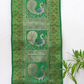 Tapis mural indien brodé Benarasi vert