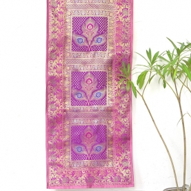 Tapis mural indien brodé Benarasi magenta