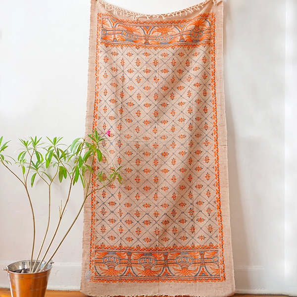 Tenture murale indienne artisanale écru et orange