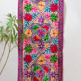 Tissu mural indien en coton brodé