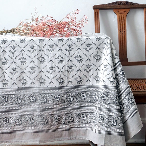 Nappe indienne en coton imprimée grise et blanche