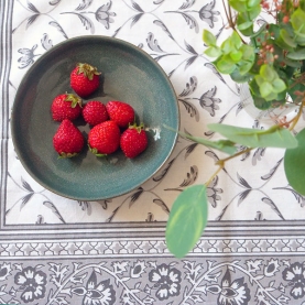 Nappe indienne en coton imprimée grise et blanche