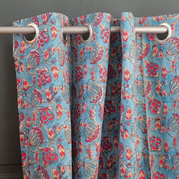 Rideau indien en coton imprimé bleu et rouge