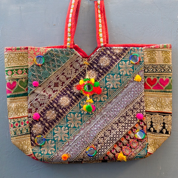Sac à main indien brodé Zari rouge et coloré