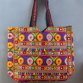 https://www.pankaj-boutique.com-me_default/indian-matka-bag.jpg