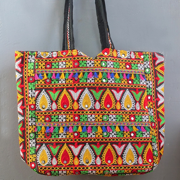 Sac à main indien brodé Matka noir et coloré