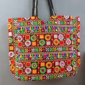 Sac à main indien brodé Matka noir et coloré