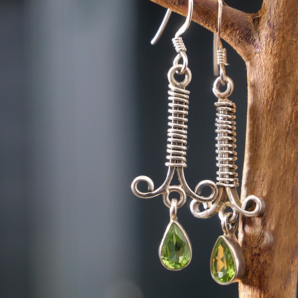 Boucles d'oreilles indiennes argent et péridots