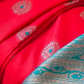 https://www.pankaj-boutique.com-ault/indian-saree-red-green.jpg