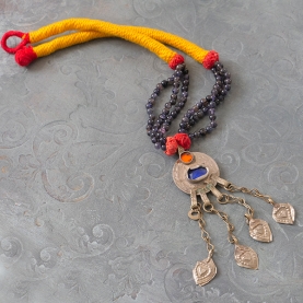 Collier indien antique métal et coton jaune et violet