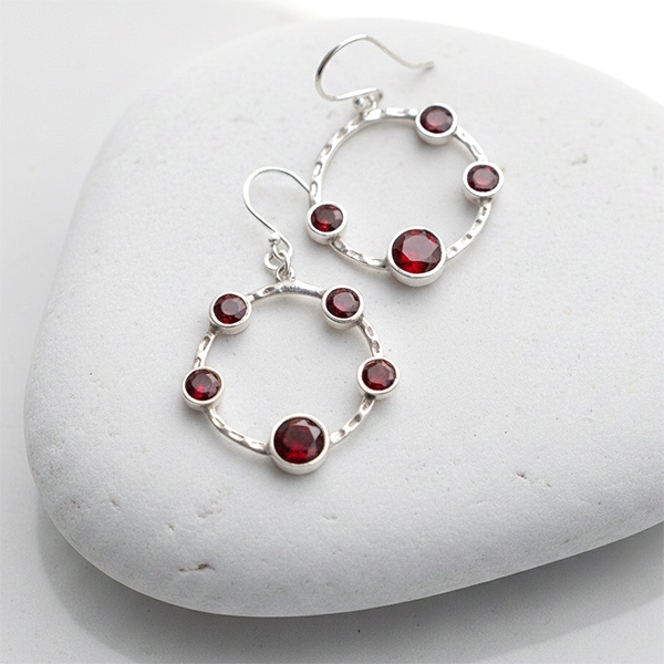 Boucles d'oreilles indiennes argent et grenats