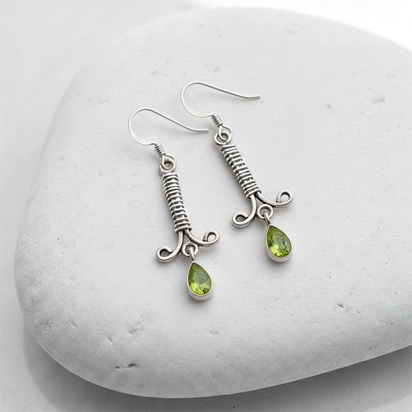 Indian silver and peridot cutstones earrings