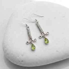 Indian silver and peridot cutstones earrings