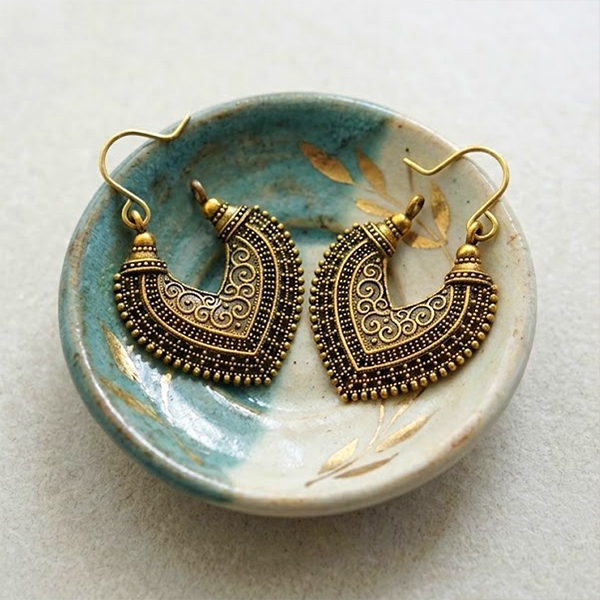 Boucles d'oreilles indiennes ethniques dorées