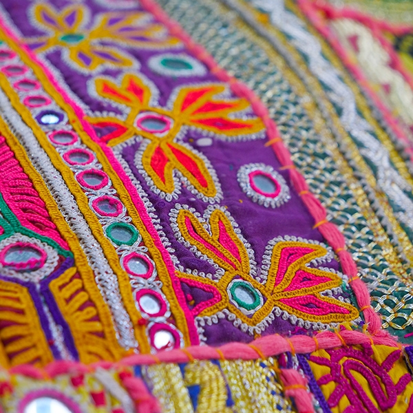 Grande Tapisserie Indienne Vintage Motif Mandala Avec Franges (95x77 Pouces)