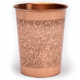 Verre indien traditionnel en cuivre