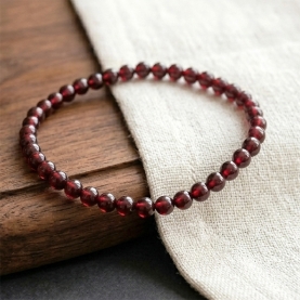https://www.pankaj-boutique.com-ault/garnet-stones-bracelet.jpg
