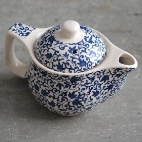Ceramic teapot with filter