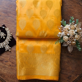 https://www.pankaj-boutique.com-ult/saree-indien-jaune-dore.jpg