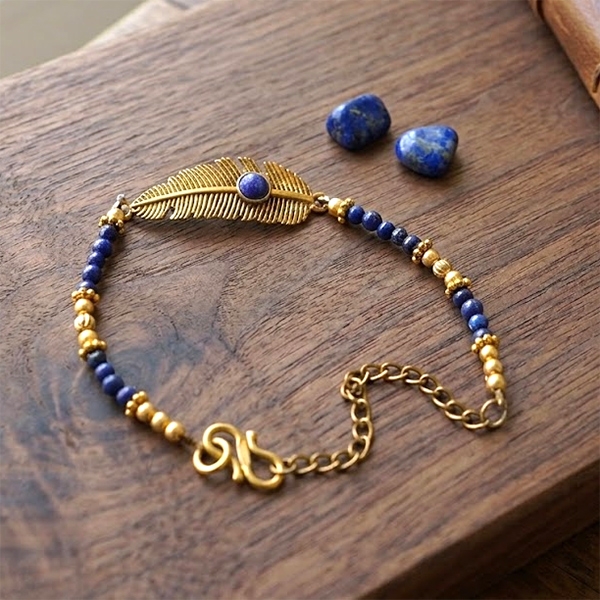 Bracelet feather and lapis lazuli stones