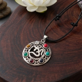 Pendentif OM en métal